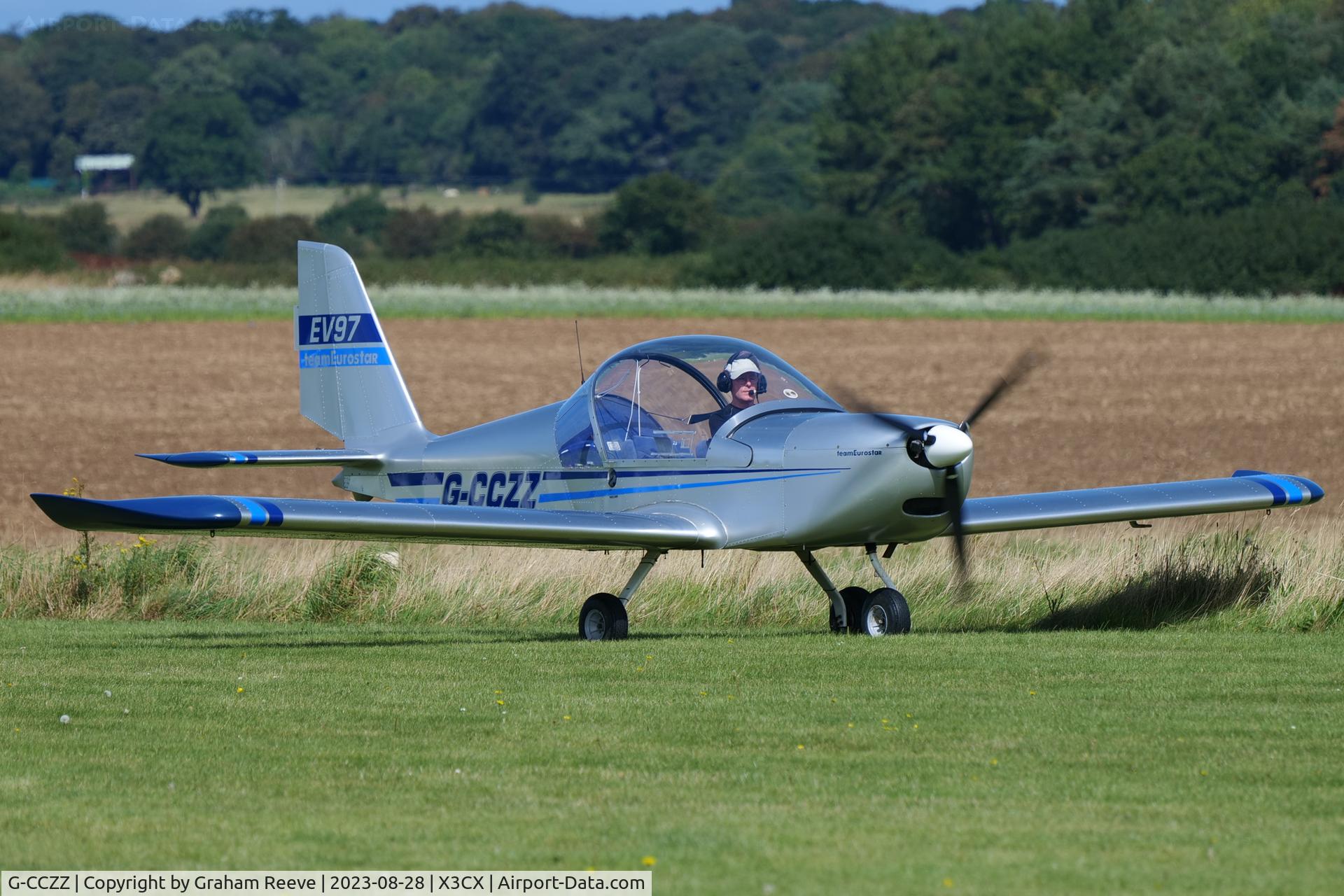 G-CCZZ, 2004 Aerotechnik EV-97 Eurostar C/N PFA 315-14158, Just landed at Northrepps.