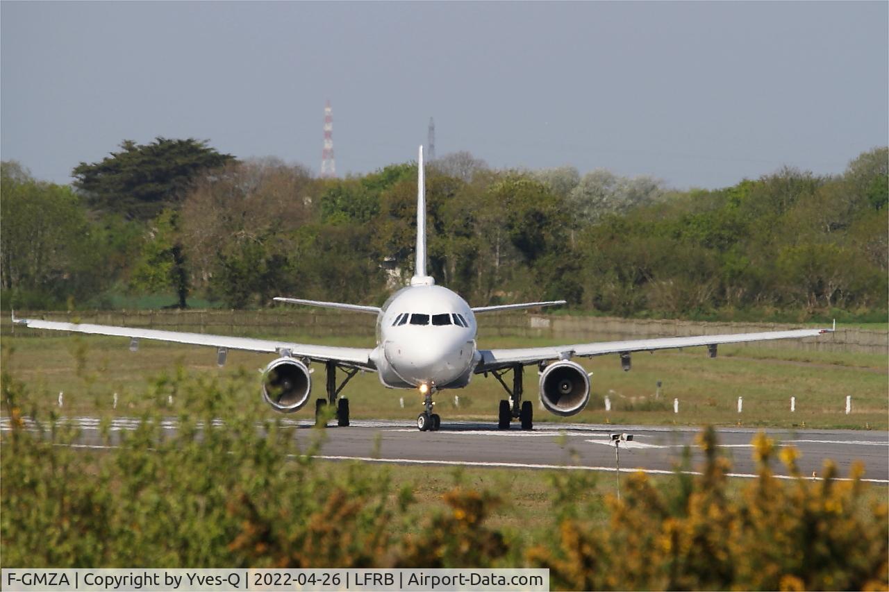 F-GMZA, 1994 Airbus A321-111 C/N 498, Airbus A321-111, Lining up rwy 07R, Brest-Bretagne Airport (LFRB-BES)