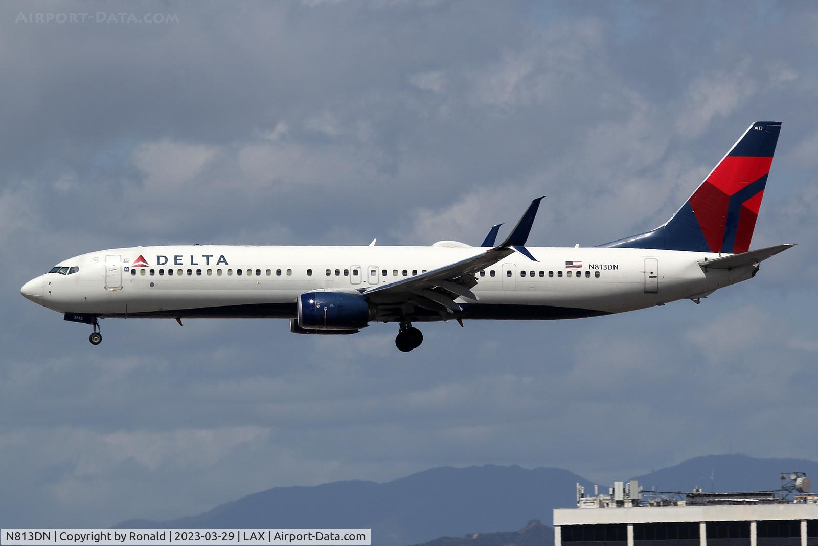 N813DN, 2014 Boeing 737-932/ER C/N 31925, at lax