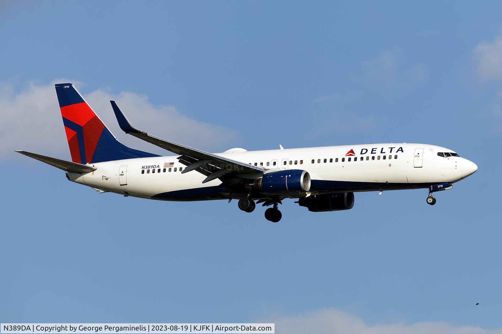 N389DA, 2000 Boeing 737-832 C/N 30376, Final 22L at JFK.