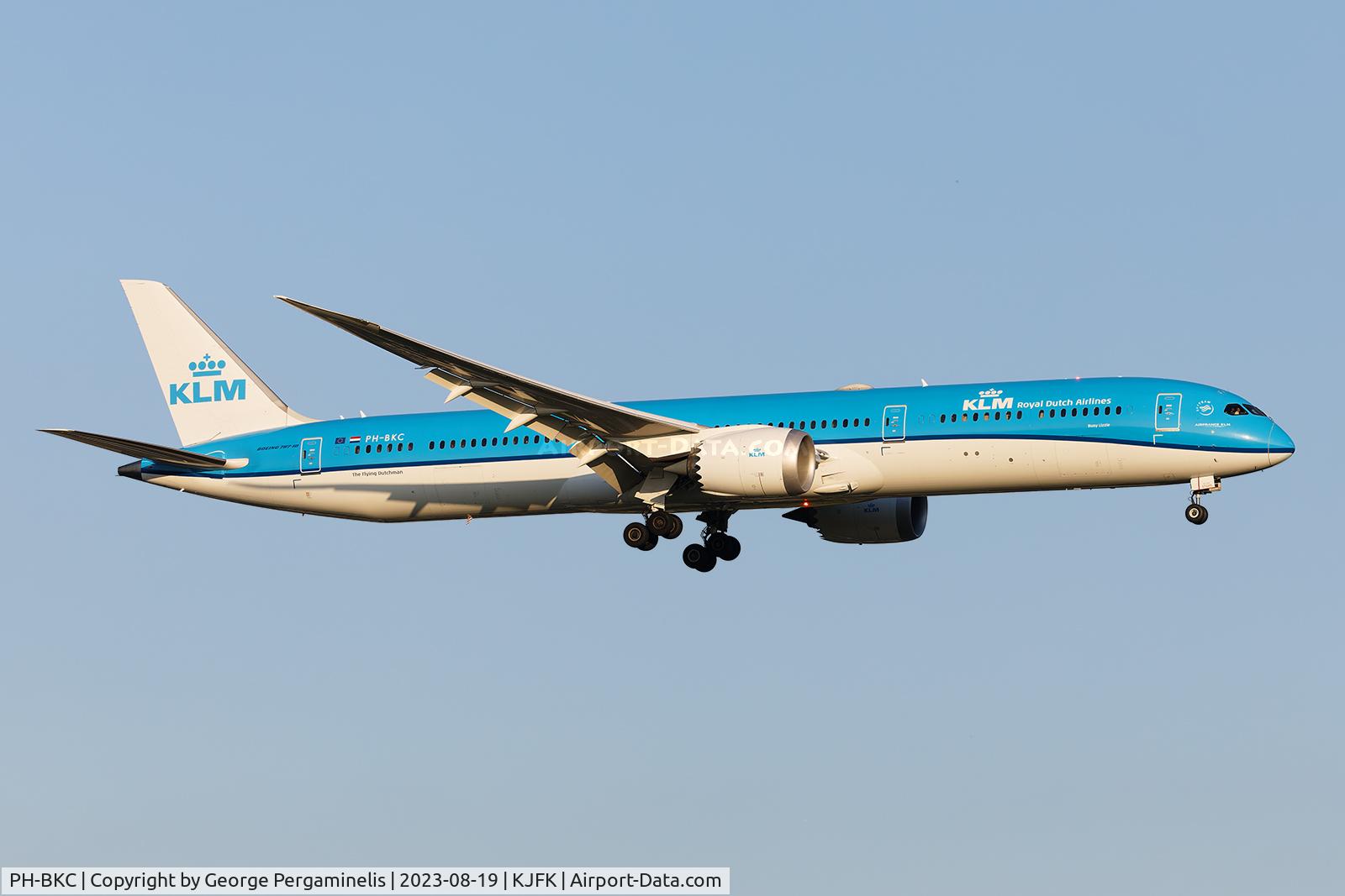 PH-BKC, 2019 Boeing 787-10 Dreamliner Dreamliner C/N 42503, Final 22L at JFK.