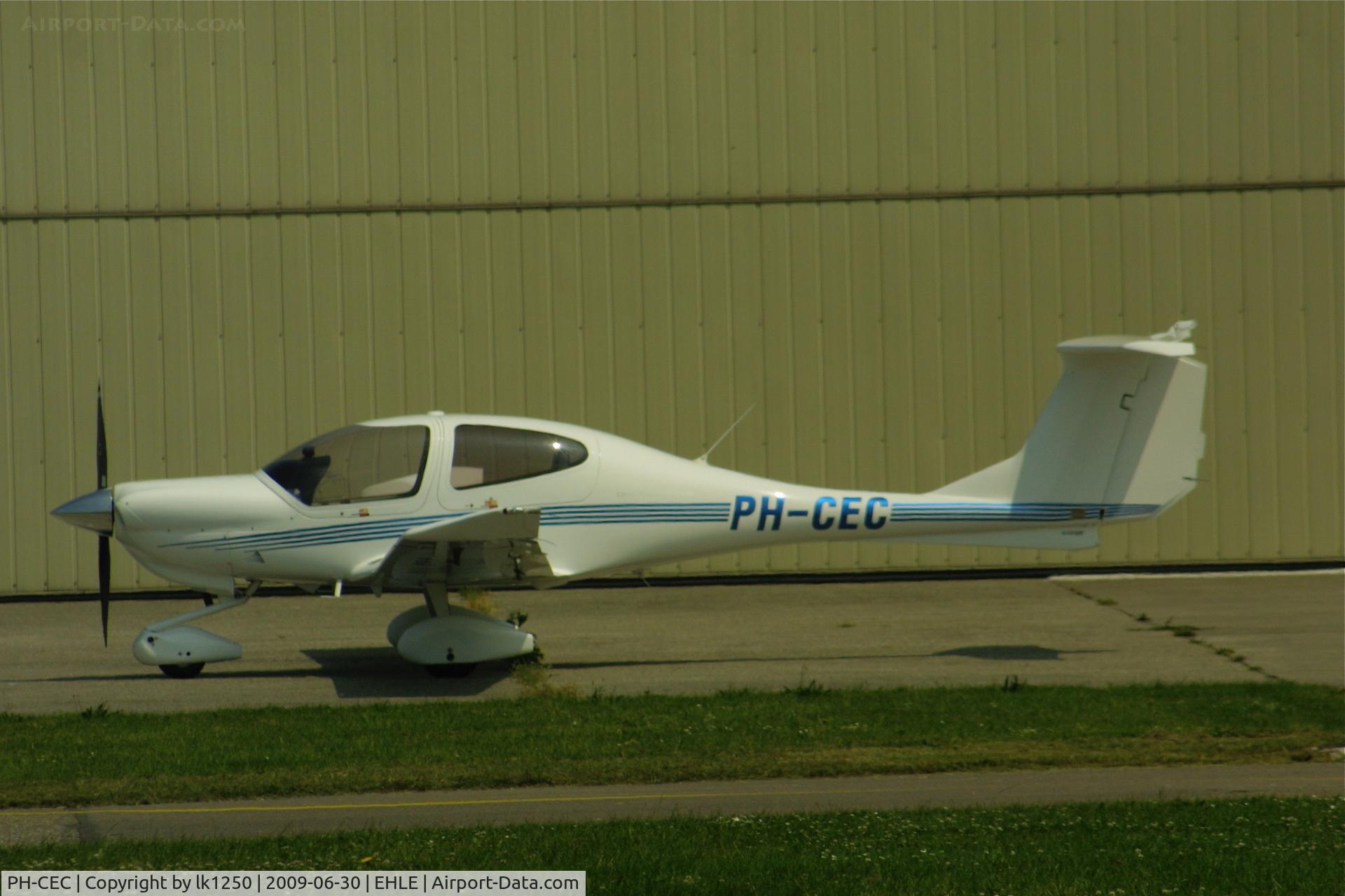 PH-CEC, 2003 Diamond DA-40 Diamond Star C/N 40.331, This Diamond DA40 was in Lelystad.