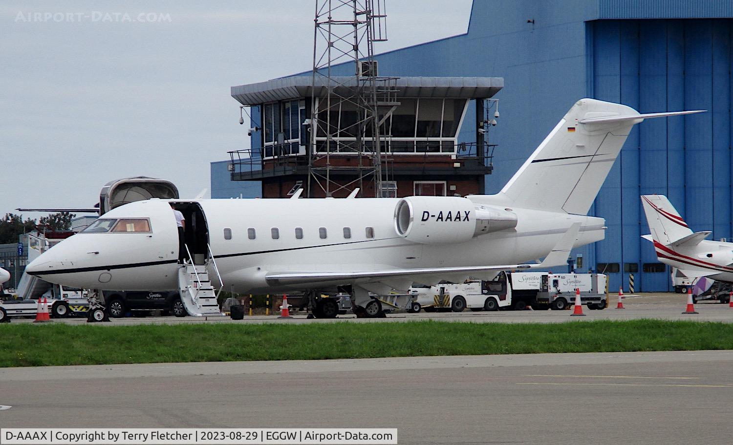 D-AAAX, 2000 Bombardier Challenger 604 (CL-600-2B16) C/N 5449, at Luton Airport
