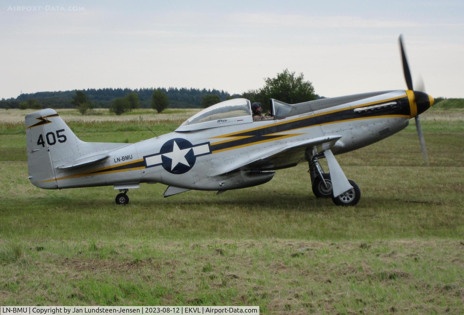 LN-BMU, 1968 Cavalier (NA) F-51D Mustang 2 C/N 111-28886, Mustang LN-BMU seen taxiing at an airshow at Vaerloese, 
Denmark. Plane built in 1944 and modified by Cavalier in the 
1960s.