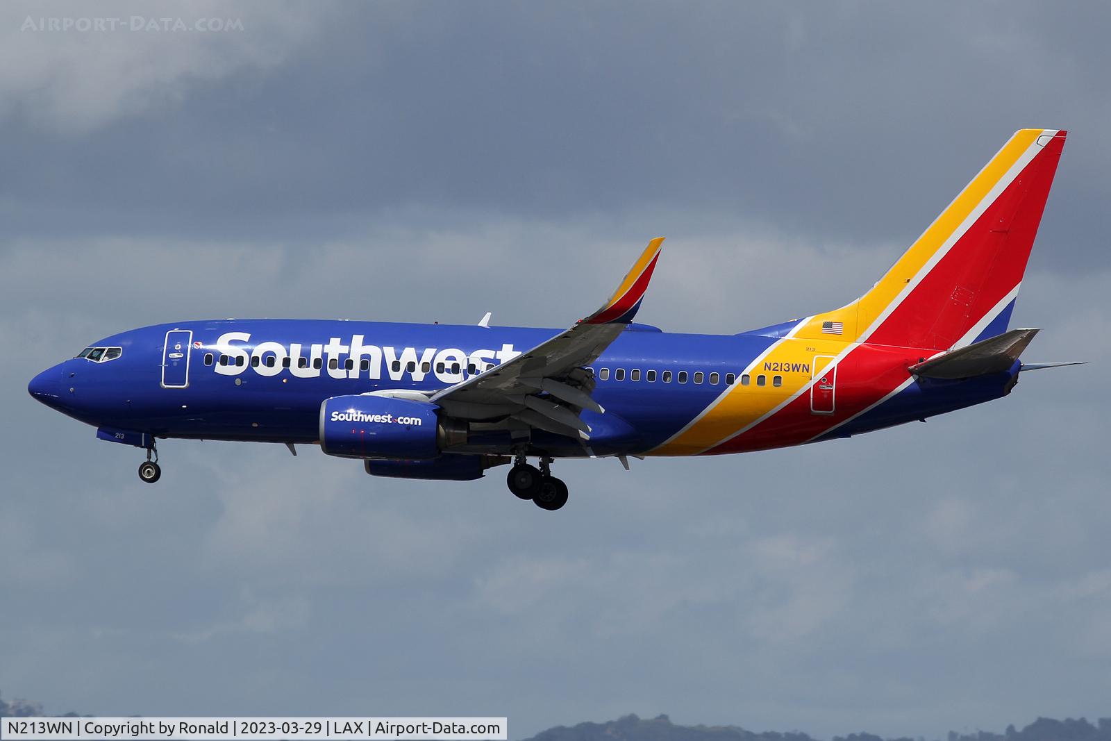 N213WN, 2005 Boeing 737-7H4 C/N 34217, at lax