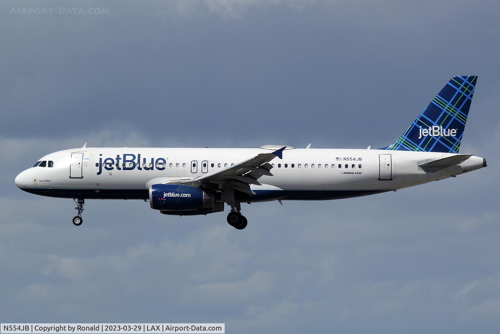N554JB, 2002 Airbus A320-232 C/N 1898, at lax