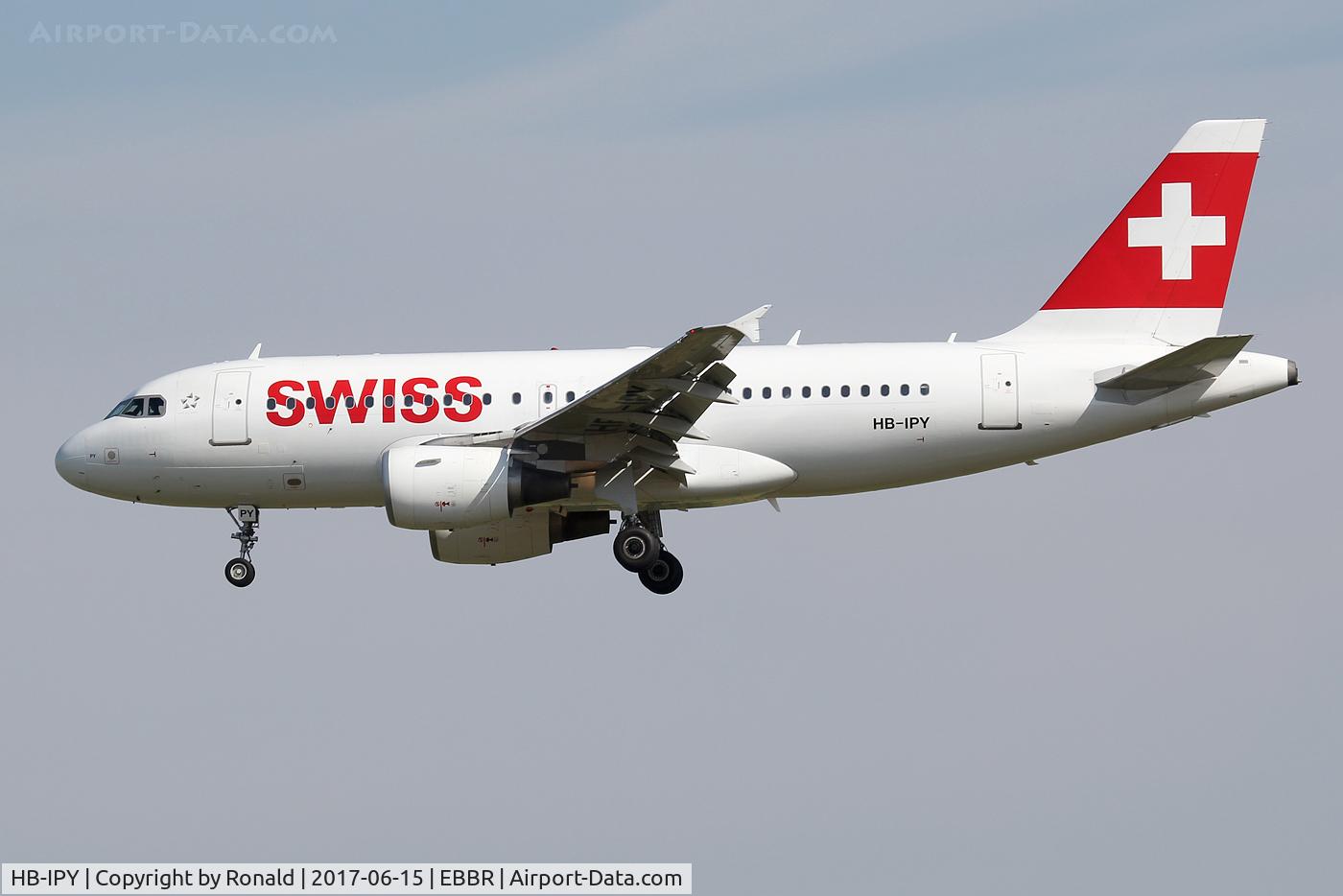 HB-IPY, 1996 Airbus A319-112 C/N 621, at bru