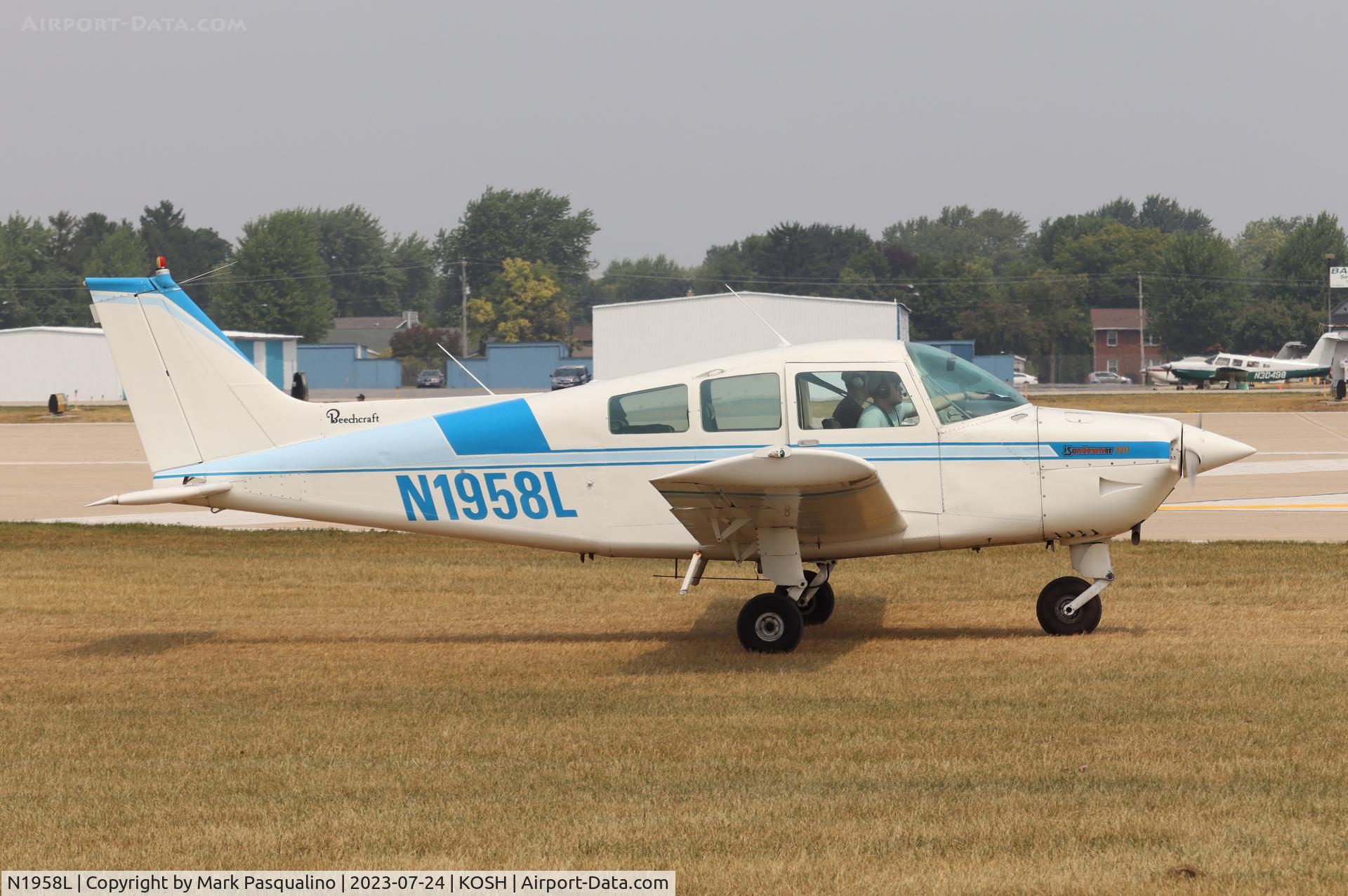 N1958L, 1976 Beech C23 Sundowner 180 C/N M-1840, Beech C23