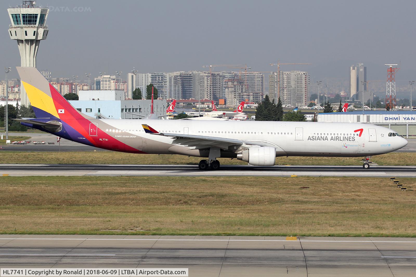 HL7741, 2005 Airbus A330-323X C/N 708, at ist