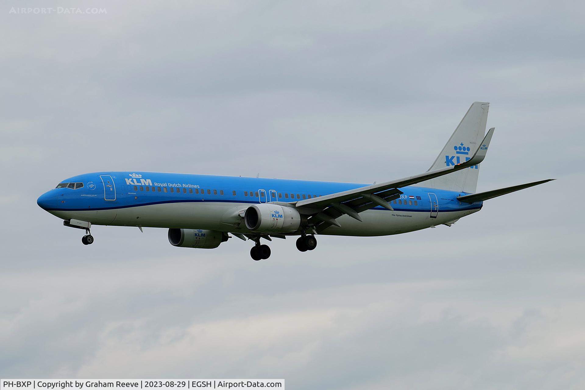 PH-BXP, 2001 Boeing 737-9K2 C/N 29600, Landing at Norwich.