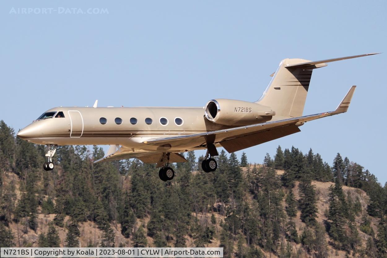 N721BS, 2003 Gulfstream Aerospace G-IV C/N 1516, Arrival from Las Vegas.