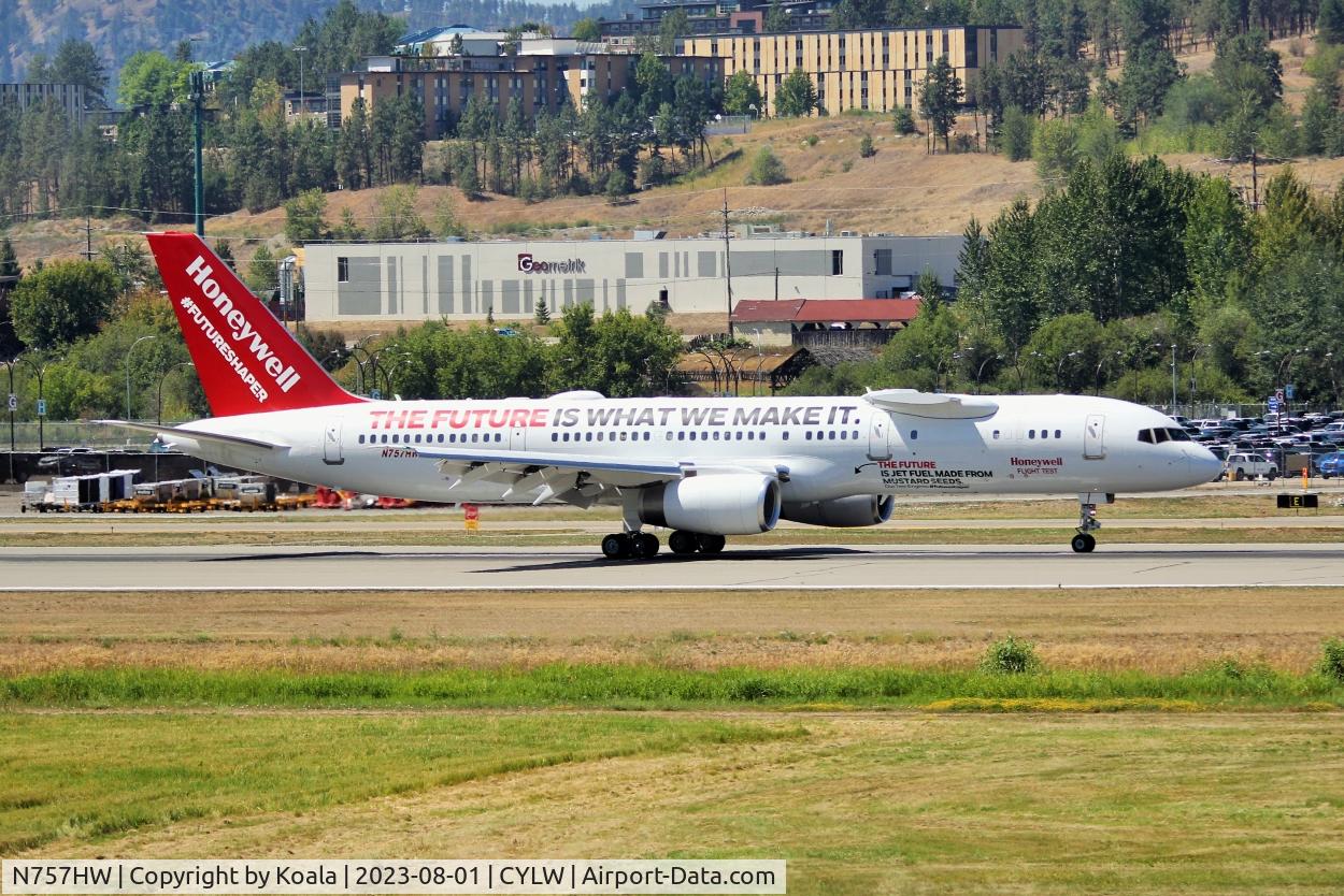 N757HW, 1982 Boeing 757-225 C/N 22194, Arrival from Phoenix.