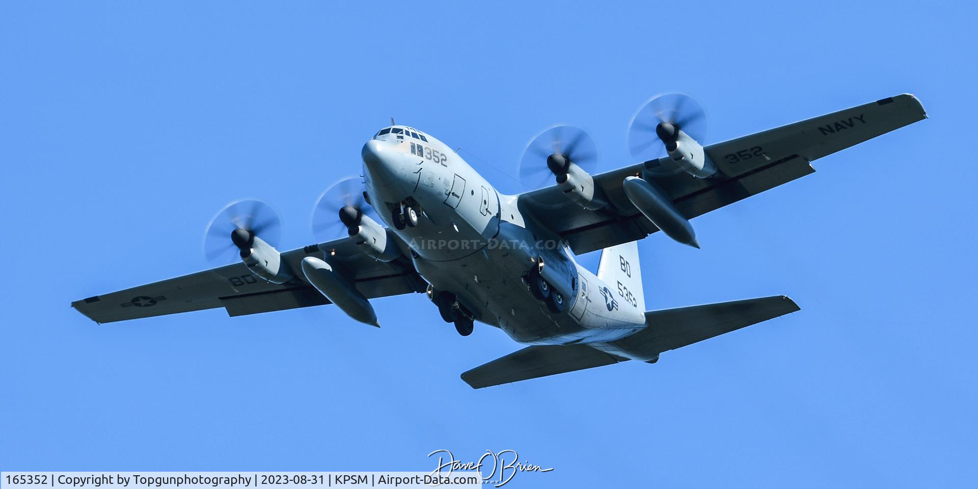 165352, Lockheed KC-130T Hercules C/N 382-5411, CONVOY3035 inbound for the overhead break