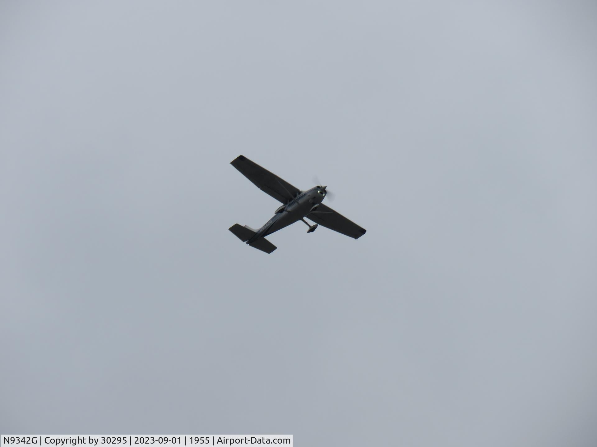 N9342G, 1971 Cessna 182P Skylane C/N 182-60882, Entering right downwind