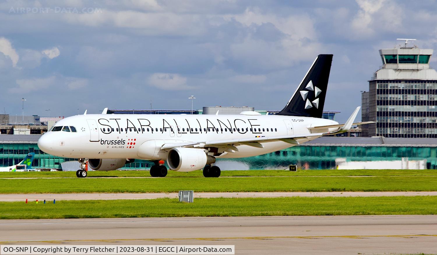 OO-SNP, 2013 Airbus A320-214 C/N 5635, At Manchester