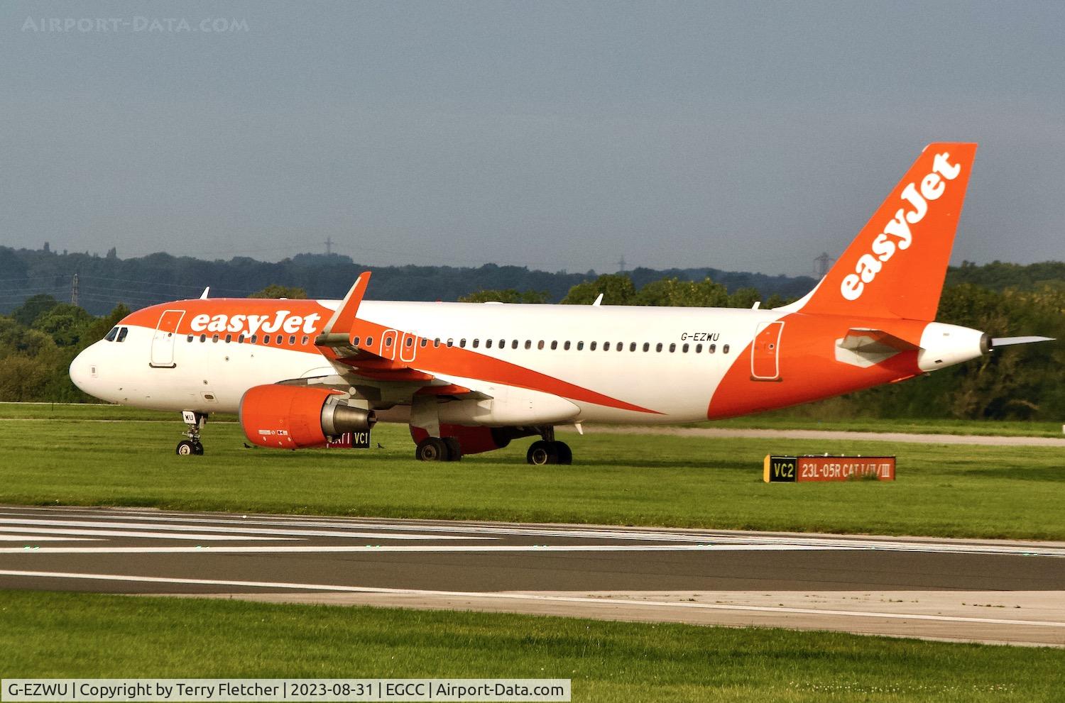 G-EZWU, 2014 Airbus A320-214 C/N 6095, At Manchester