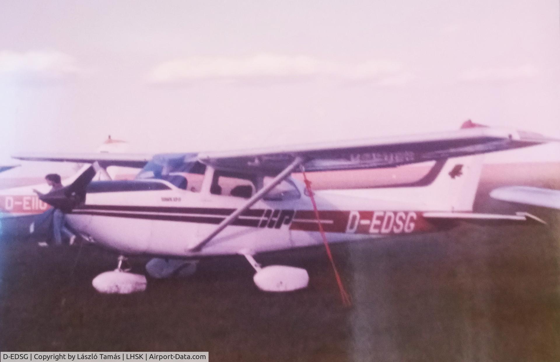 D-EDSG, Reims FR172K Hawk XP II C/N 0665, Cessna 172, Siófok-Kiliti airfield, Hungary, 1990's