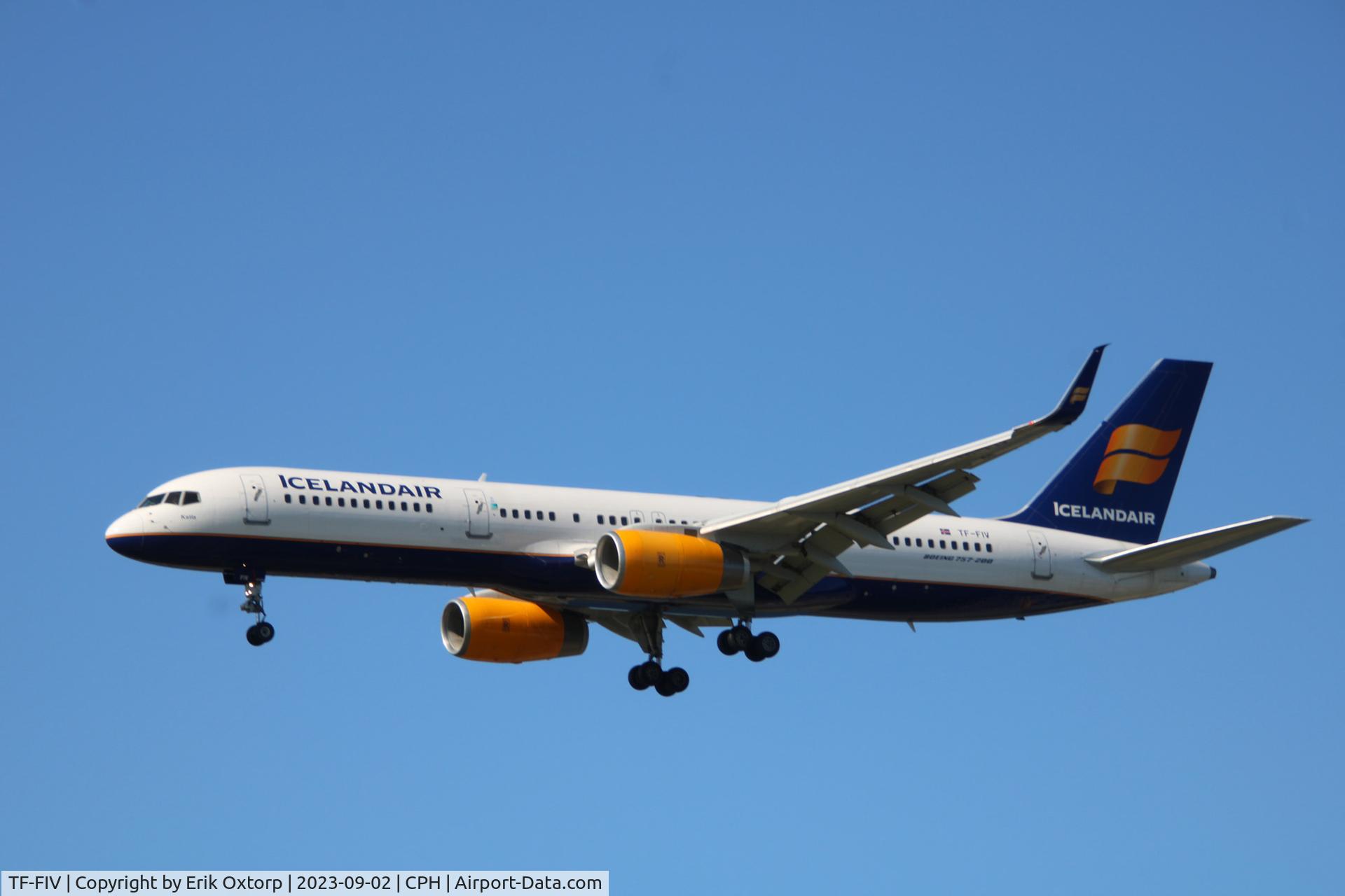 TF-FIV, 2001 Boeing 757-208 C/N 30424, TF-FIV landing rw 22L