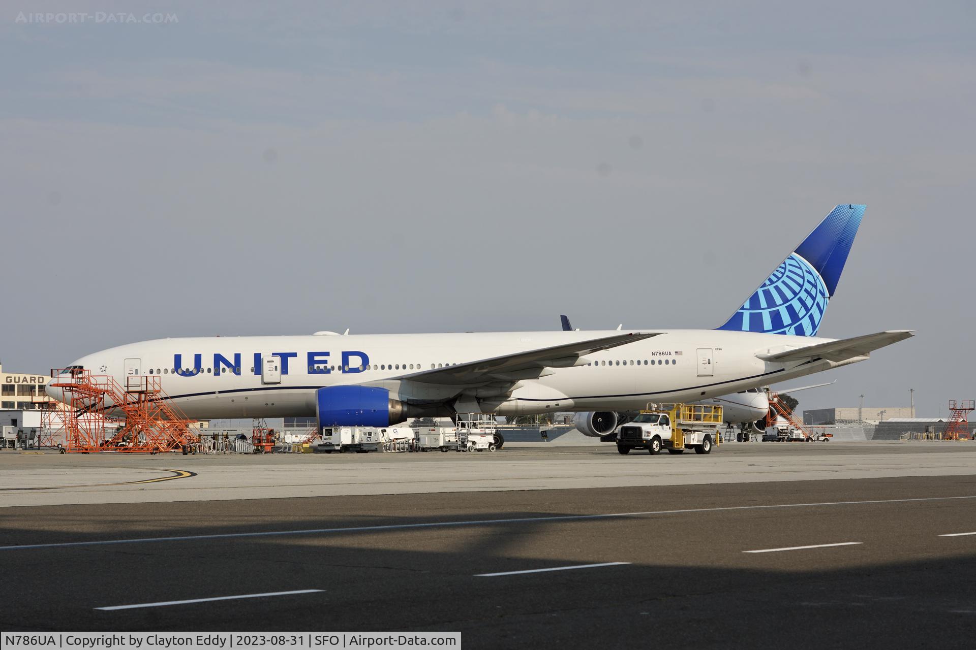 N786UA, 1997 Boeing 777-222/ER C/N 26938, SFO 2023.