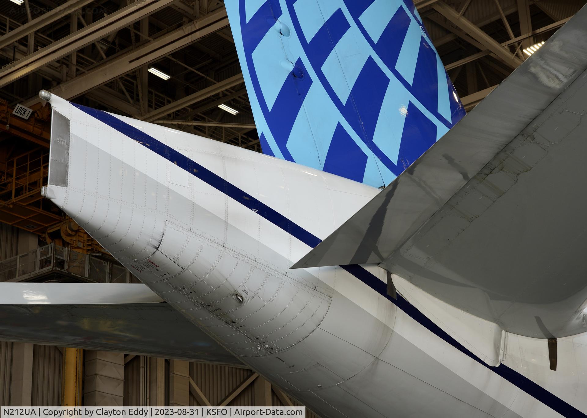 N212UA, 2000 Boeing 777-222 C/N 30218, SFO 2023.