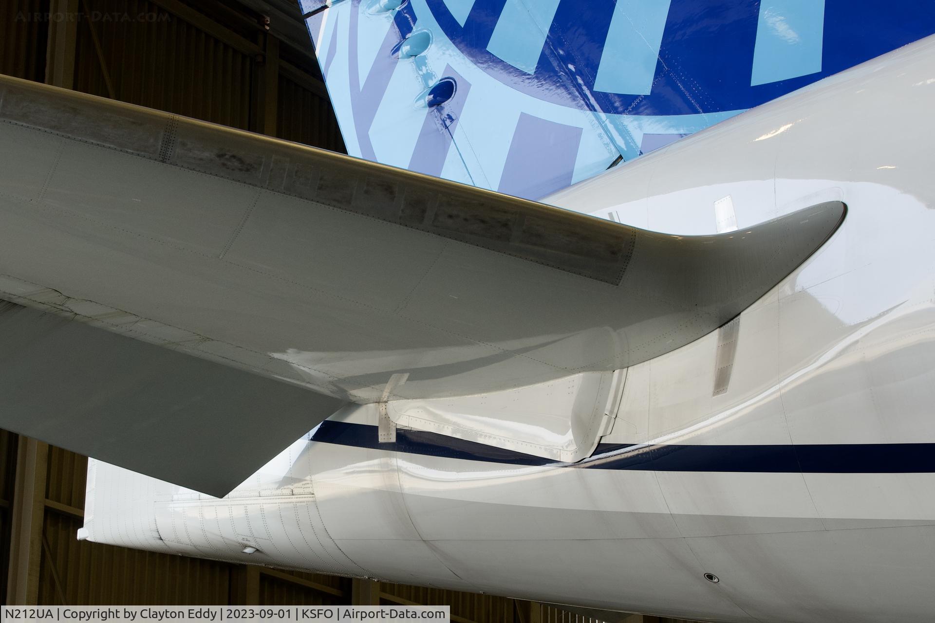 N212UA, 2000 Boeing 777-222 C/N 30218, SFO 2023.