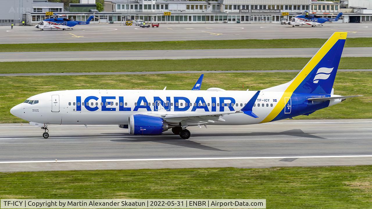 TF-ICY, 2018 Boeing 737-8 MAX C/N 44354, Takeoff.