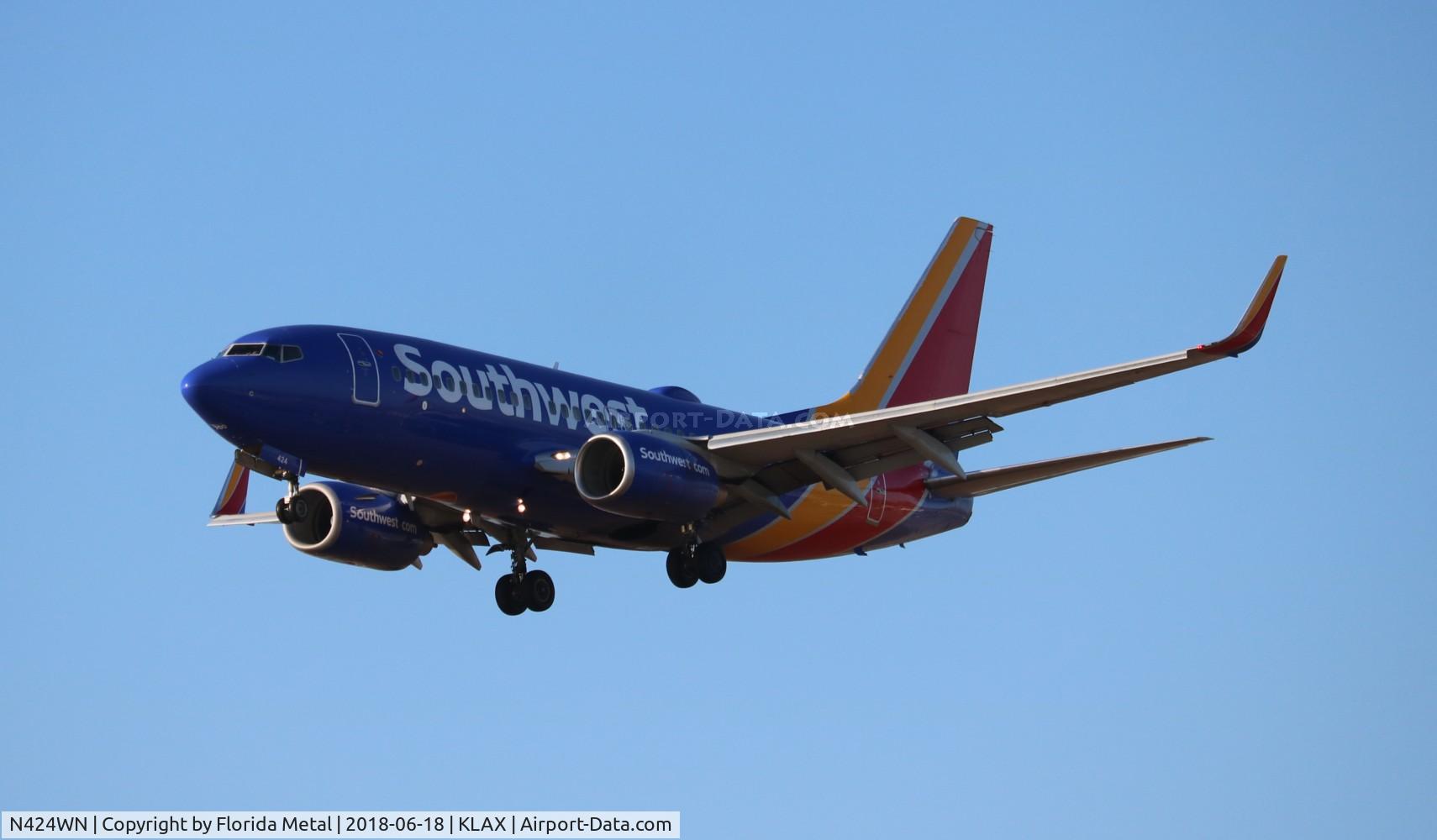 N424WN, 2002 Boeing 737-7H4 C/N 29828, SWA 737 nc zx PHX-KLAX