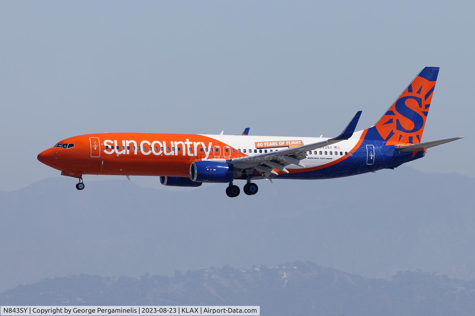 N843SY, 2011 Boeing 737-82R C/N 40721, Final runway 24R.