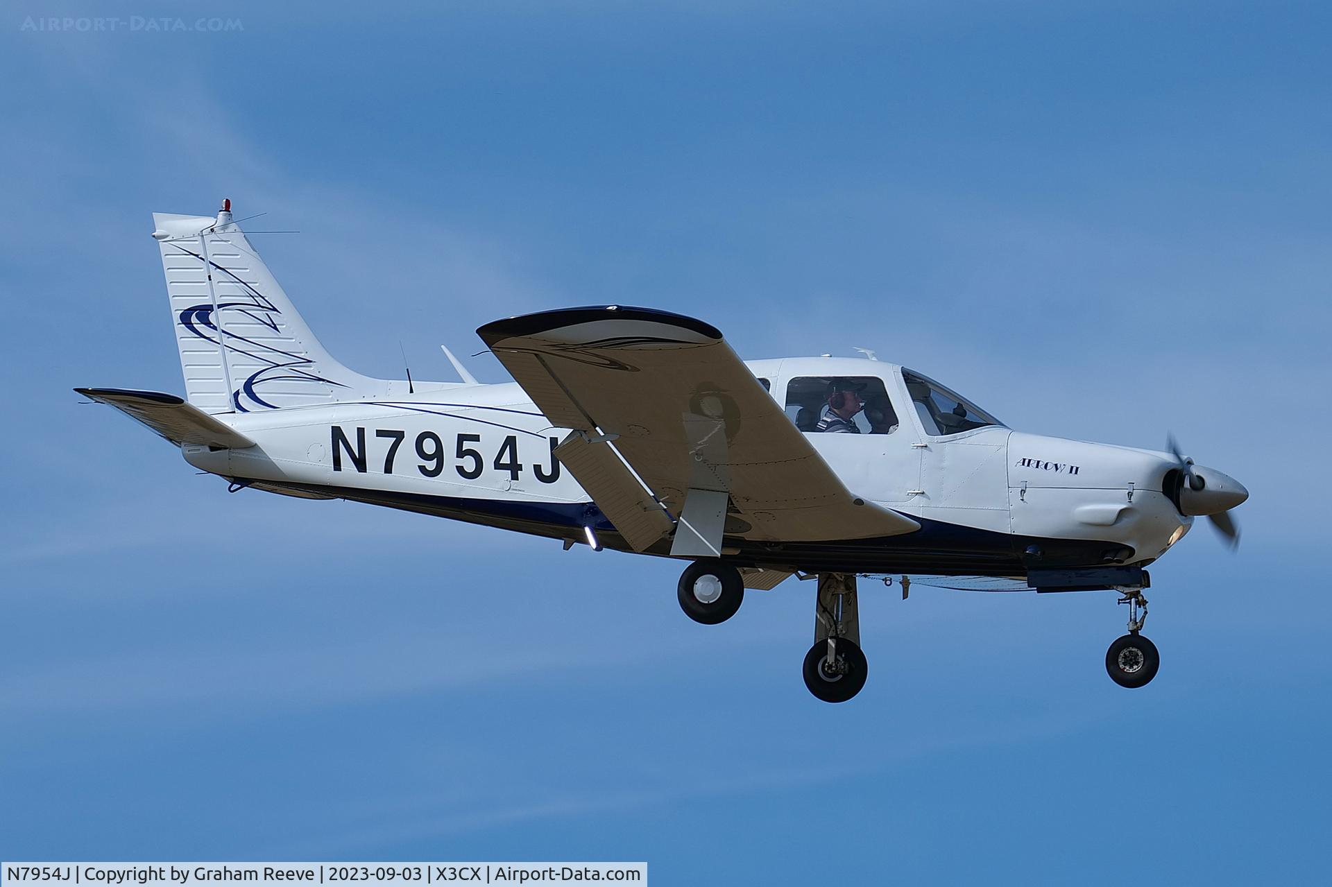 N7954J, Piper PA-28R-200 Cherokee Arrow C/N 28R-7635125, Landing at Northrepps.