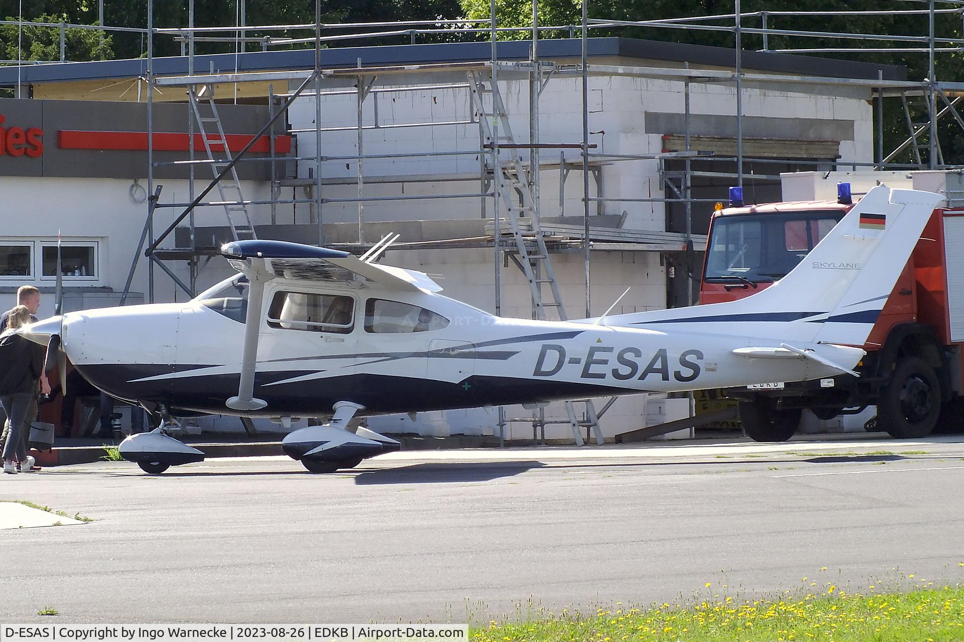 D-ESAS, Cessna 182S Skylane Skylane C/N 18282303, Cessna 182S Skylane at Bonn-Hangelar airfield during the Grumman Fly-in 2023