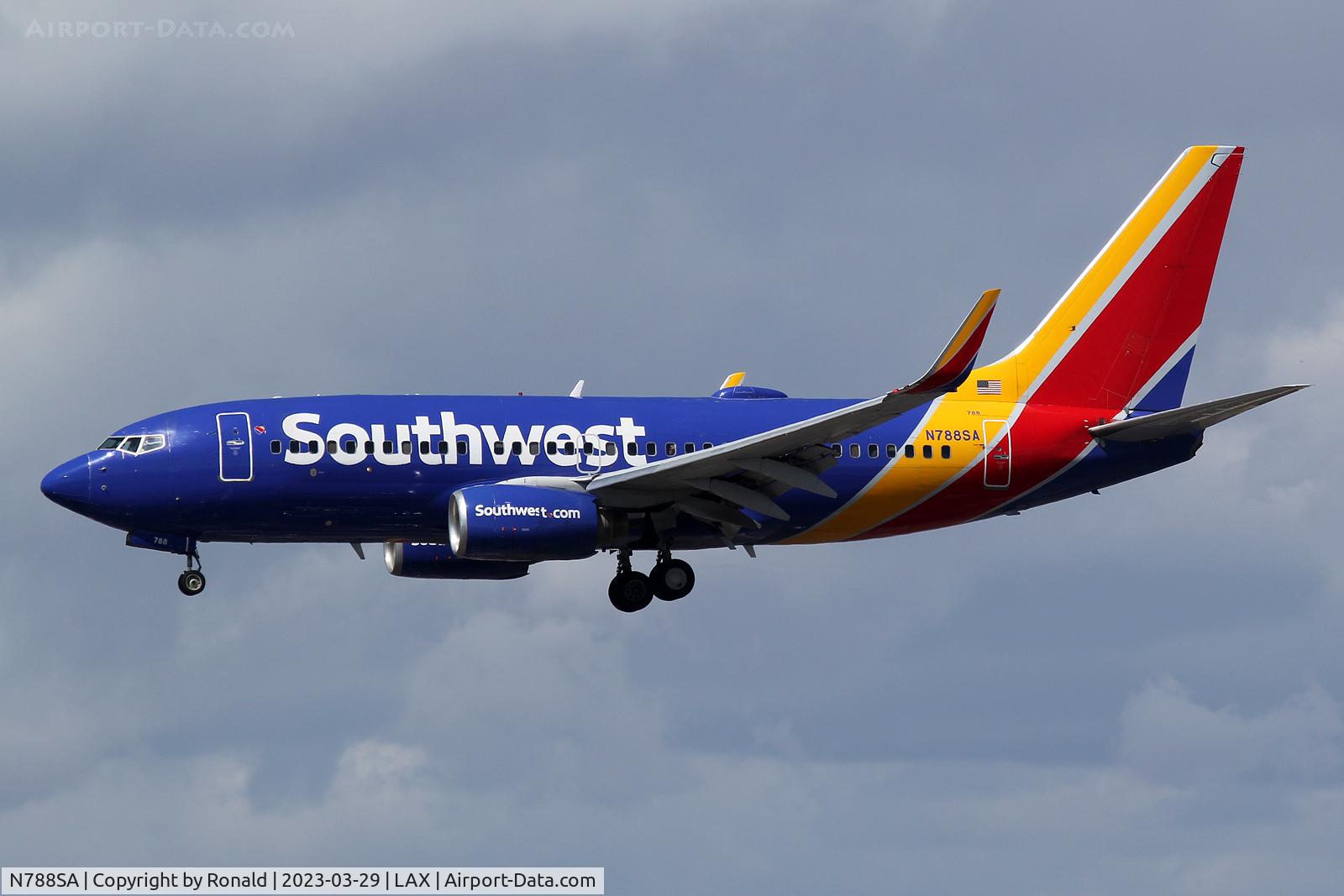 N788SA, 2000 Boeing 737-7H4 C/N 30603, at lax