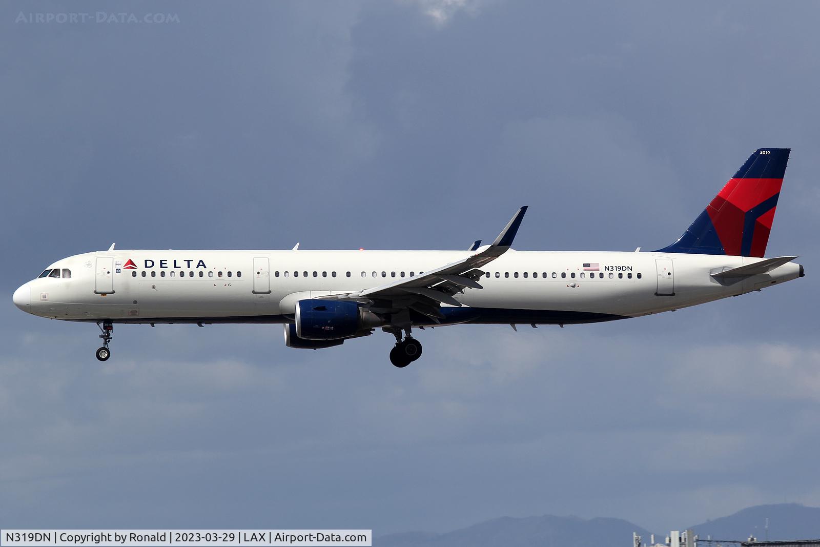 N319DN, 2017 Airbus A321-211 C/N 7479, at lax
