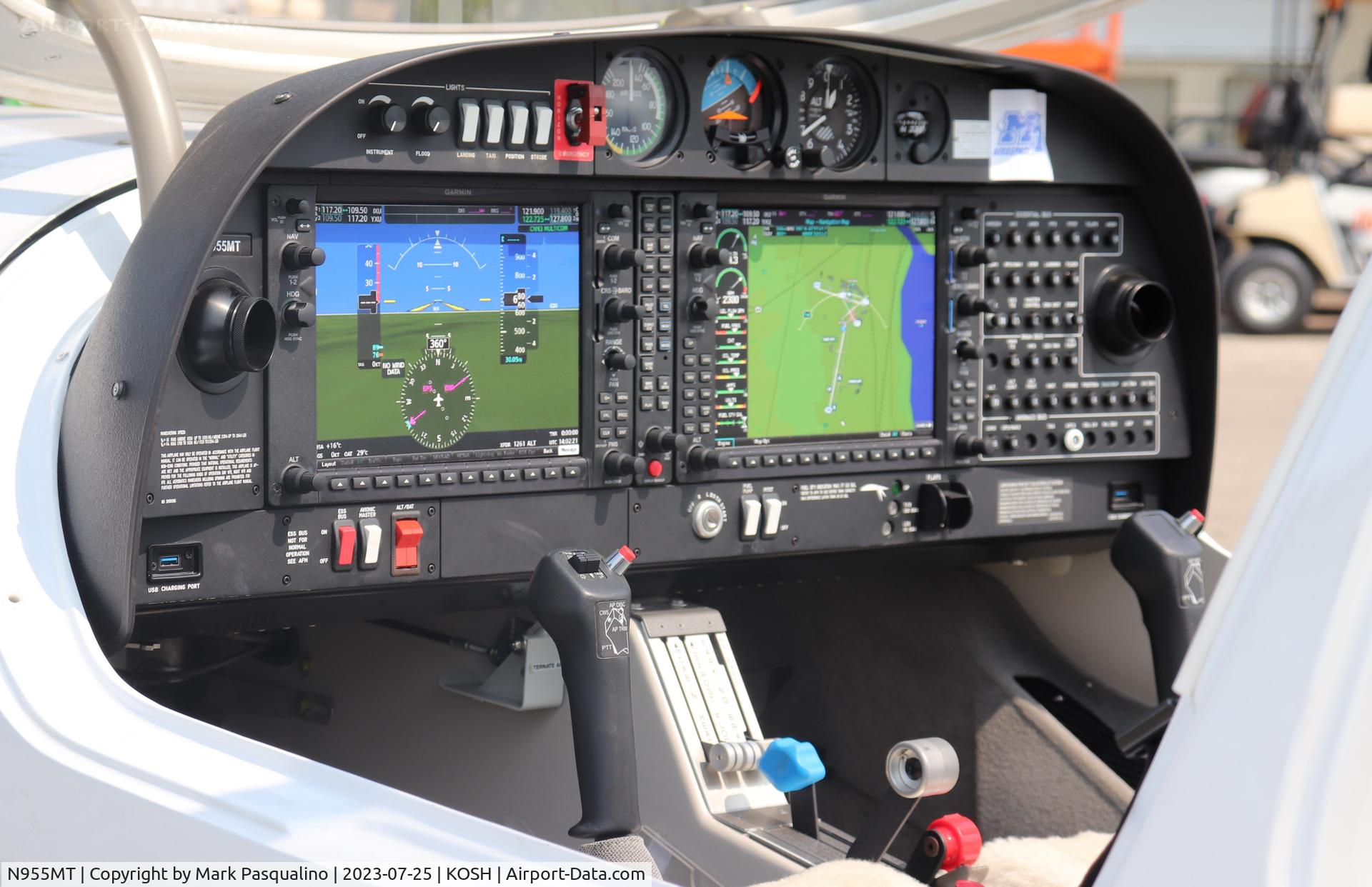 N955MT, 2022 Diamond DA-40 Diamond Star C/N 40.1236, Diamond DA-40