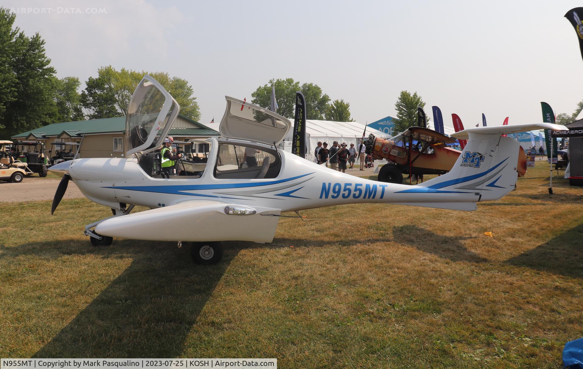 N955MT, 2022 Diamond DA-40 Diamond Star C/N 40.1236, Diamond DA-40
