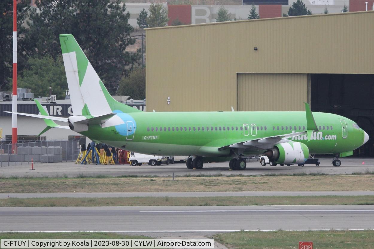 C-FTUY, 2012 Boeing 737-8LD C/N 40853, Waiting for delivery to new customer.