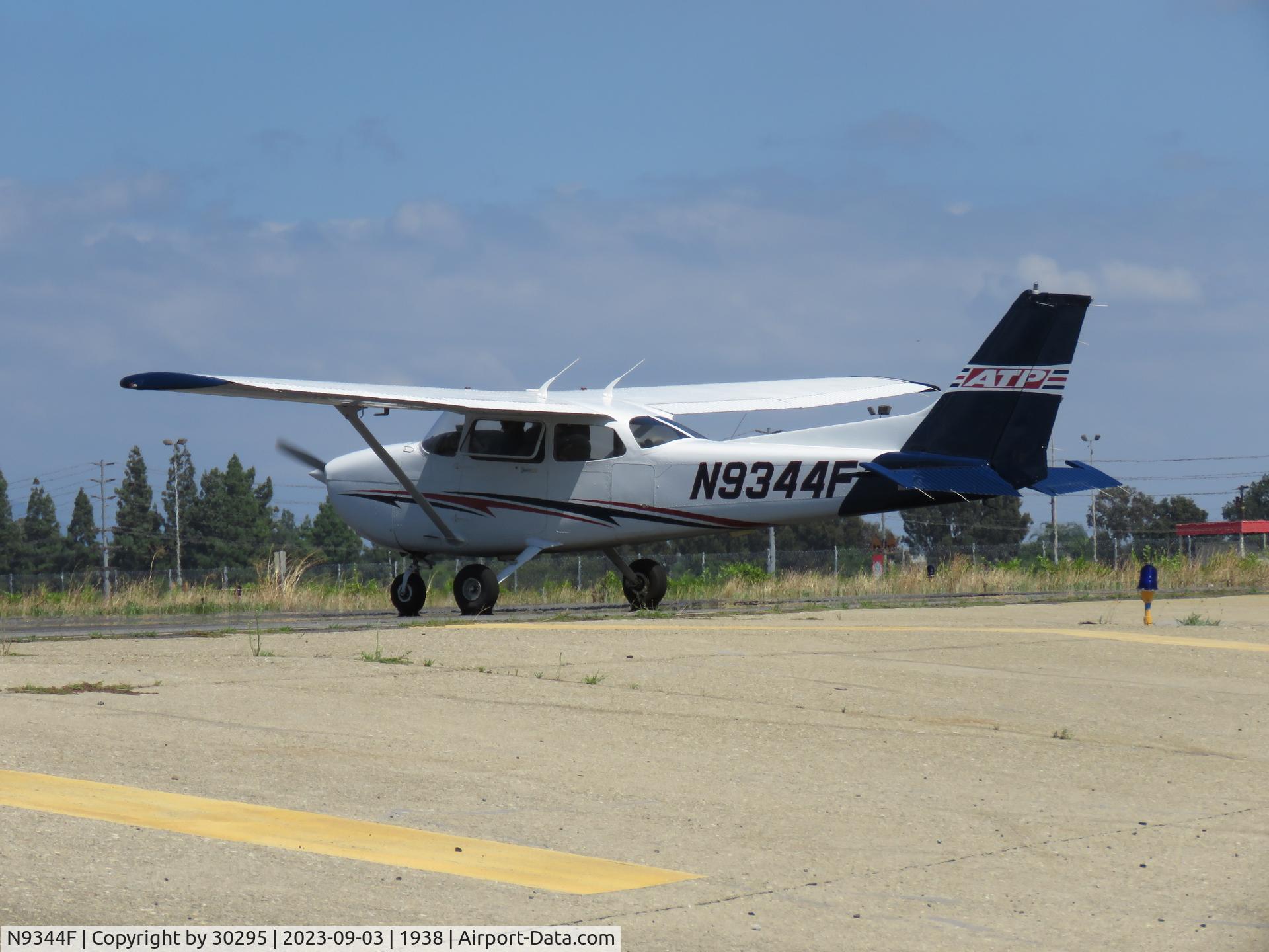 N9344F, 1997 Cessna 172R C/N 17280166, Waiting