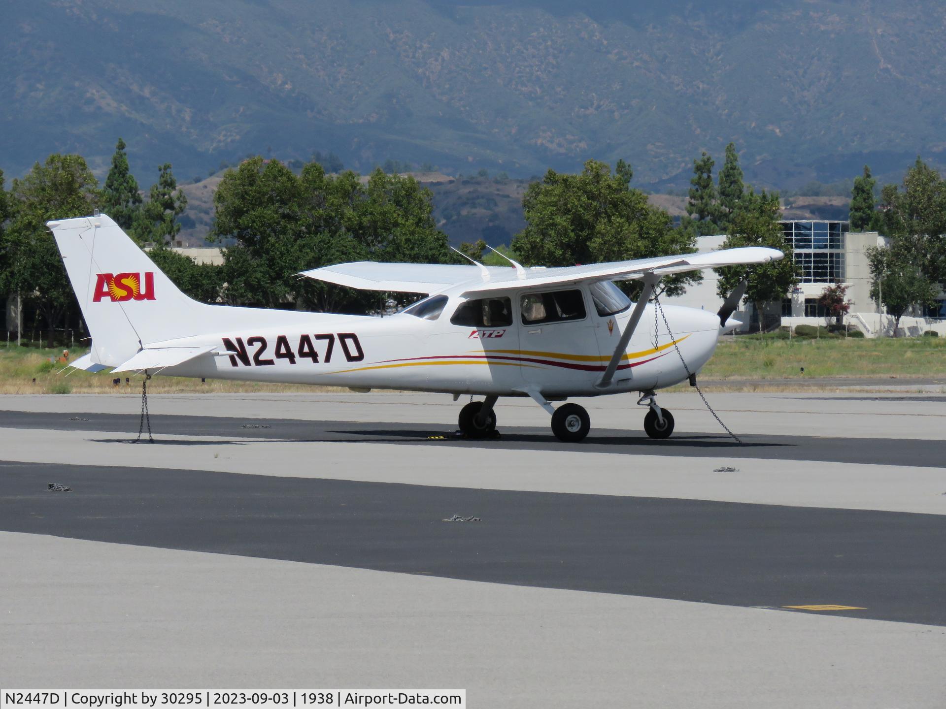N2447D, 1999 Cessna 172R C/N 17280803, Parked