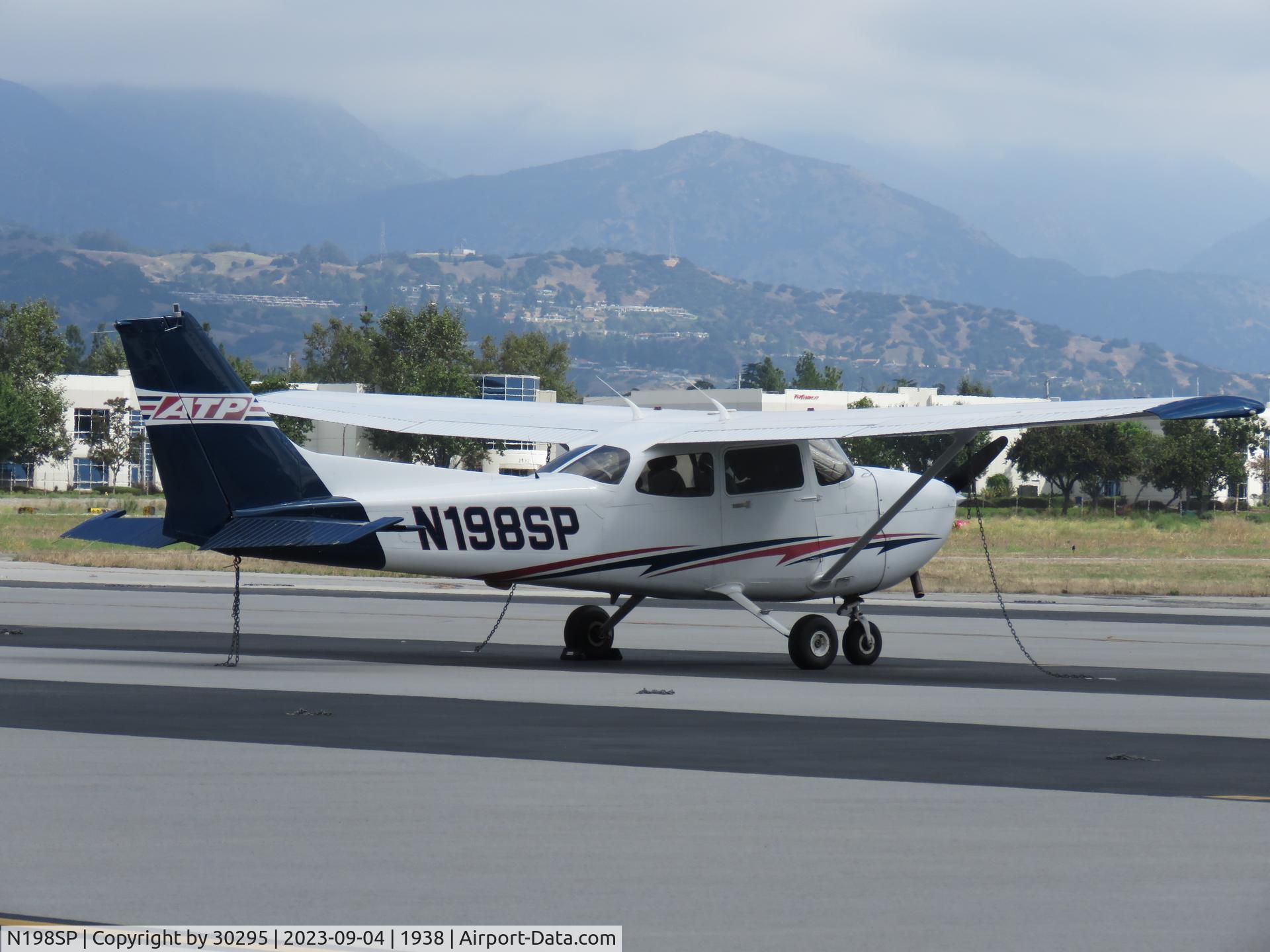 N198SP, 2003 Cessna 172S C/N 172S9465, Parked