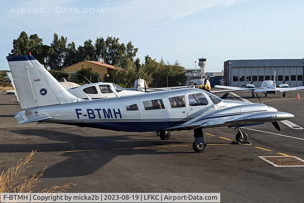 F-BTMH, Piper PA-34-200 C/N 34-7250135, Parked