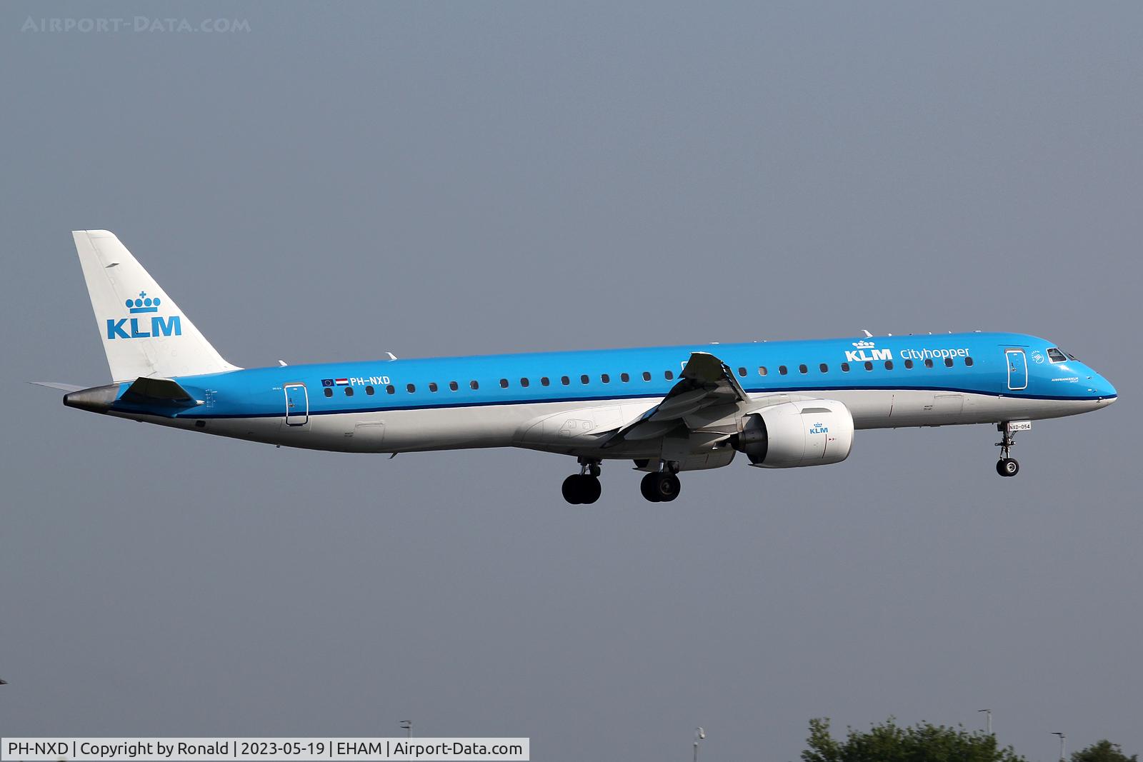 PH-NXD, 2021 Embraer E195-E2 (ERJ-190-400STD) C/N 19020054, at spl