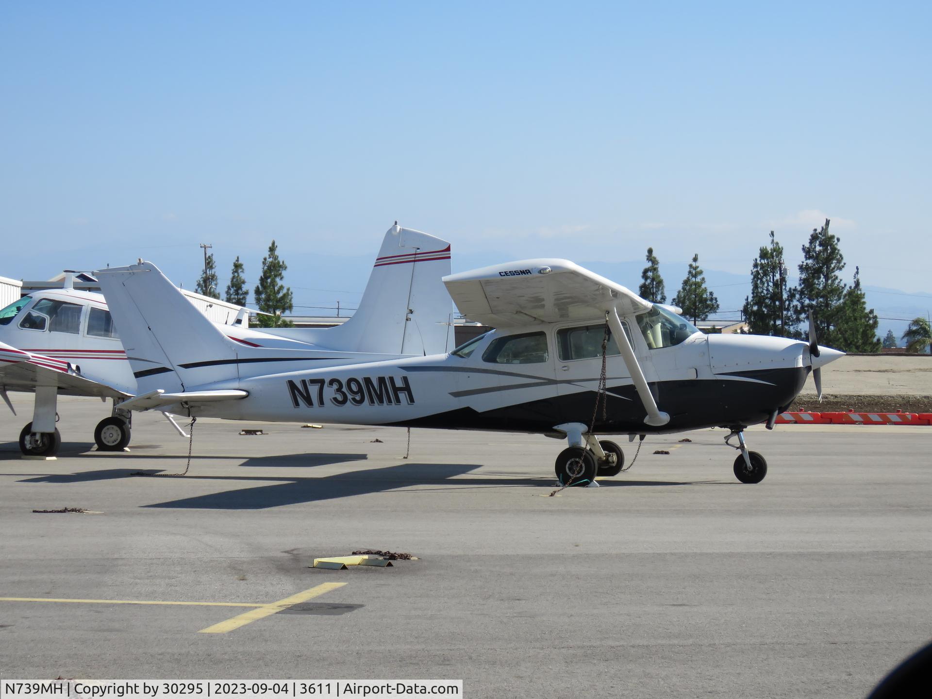 N739MH, 1978 Cessna 172N C/N 17270647, Parked