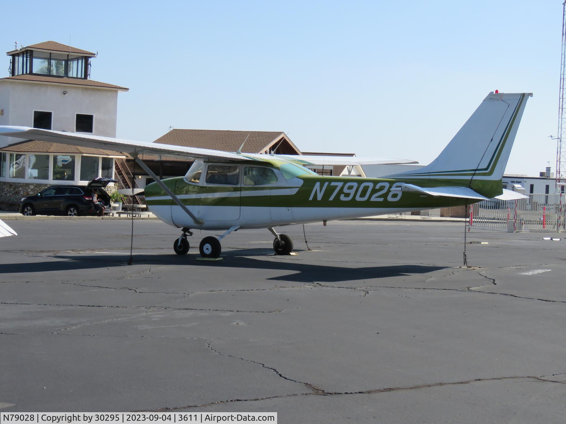 N79028, 1968 Cessna 172K Skyhawk C/N 17257823, Parked