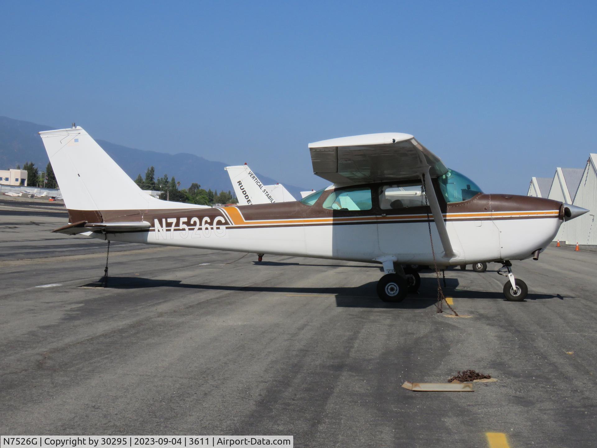 N7526G, 1970 Cessna 172L C/N 17259226, Parked