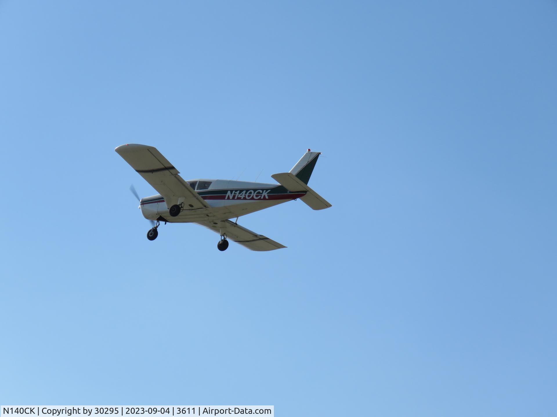 N140CK, 1969 Piper PA-28-140 C/N 28-26210, Taking off