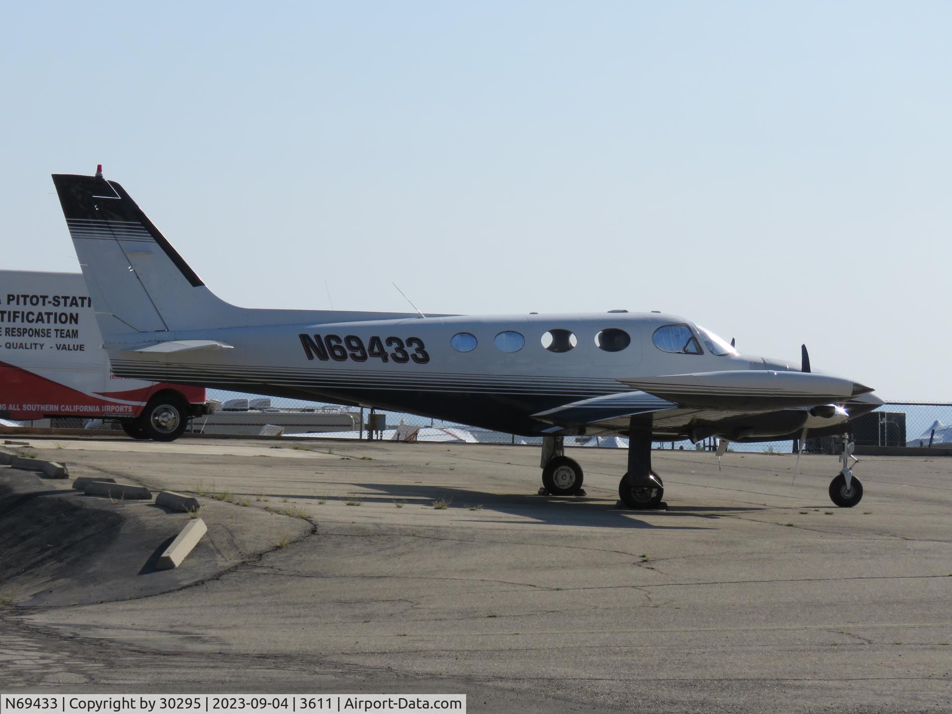 N69433, 1973 Cessna 340 C/N 340-0254, Parked