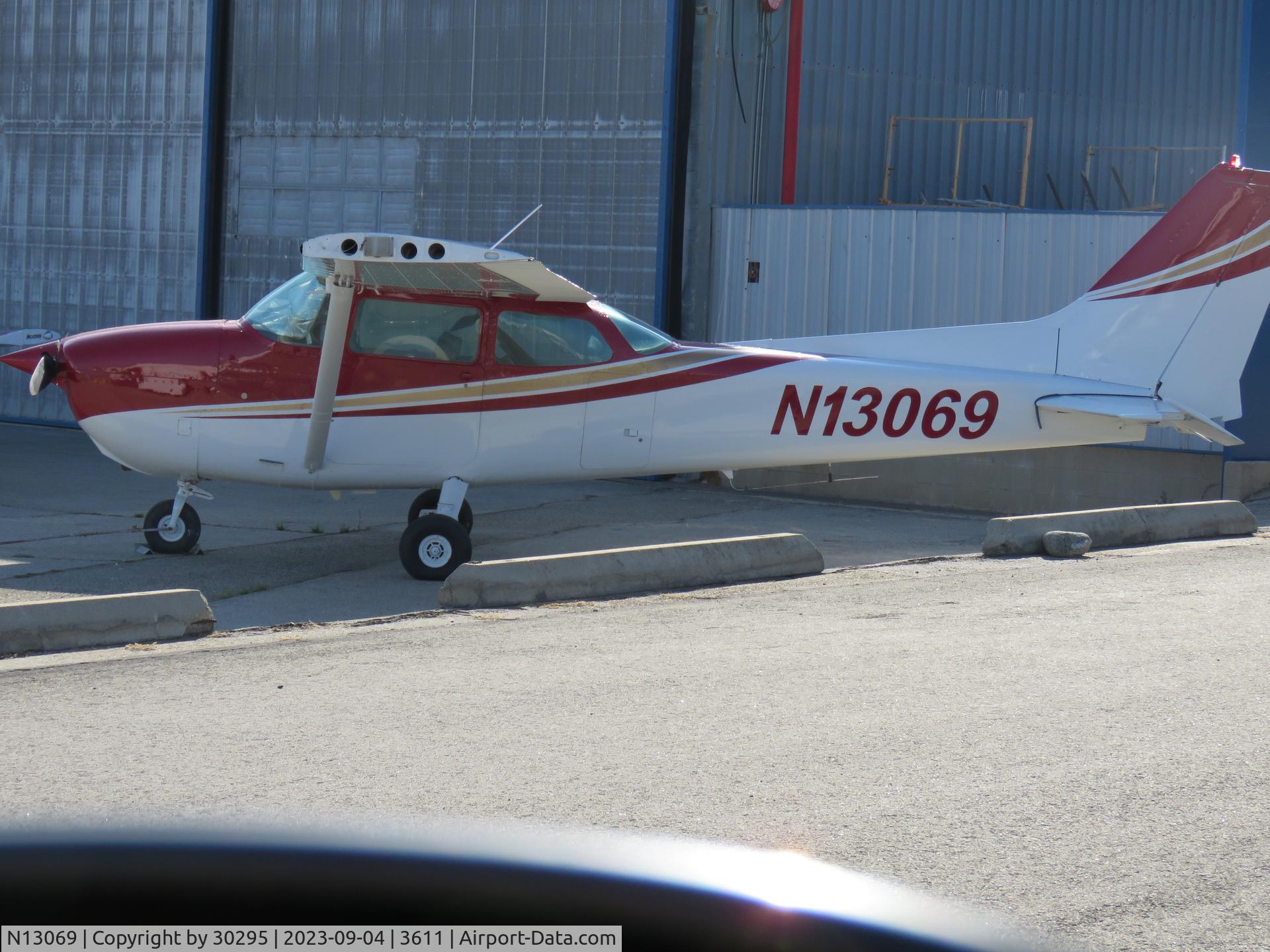 N13069, 1973 Cessna 172M C/N 17262472, Parked and being worked on