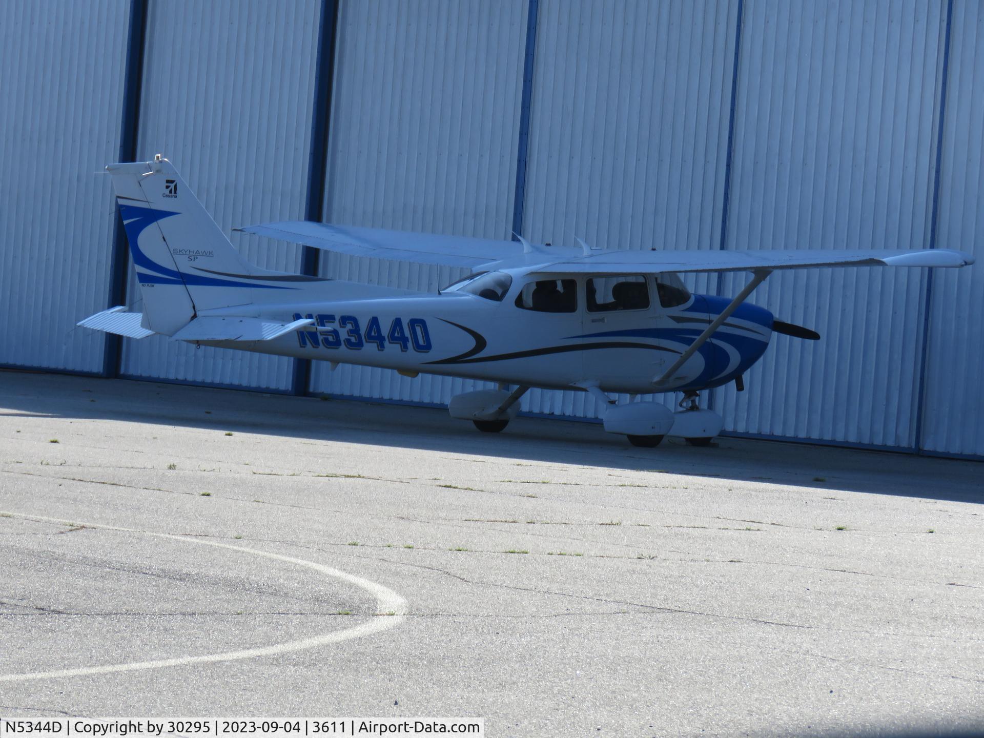 N5344D, 1979 Cessna 172N C/N 17272532, Parked