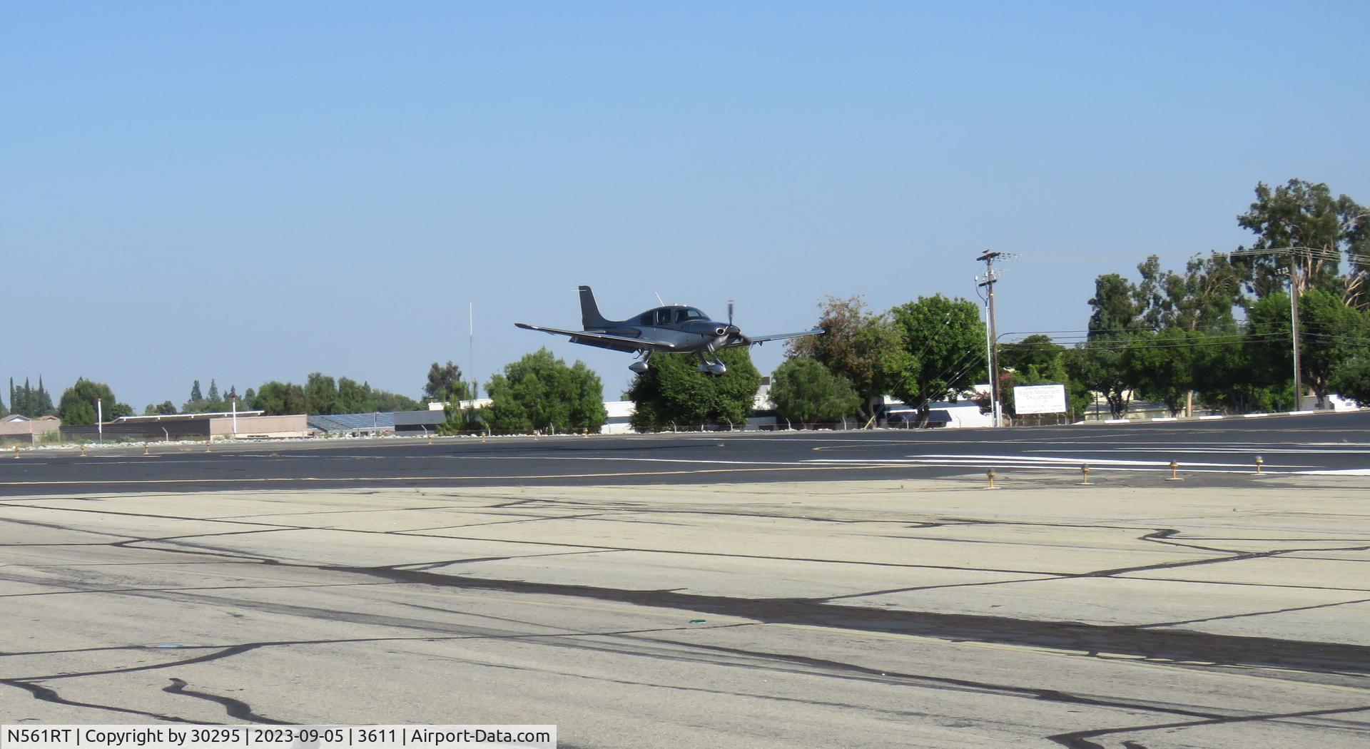 N561RT, 2021 Cirrus SR22T GTS C/N 2355, Landing