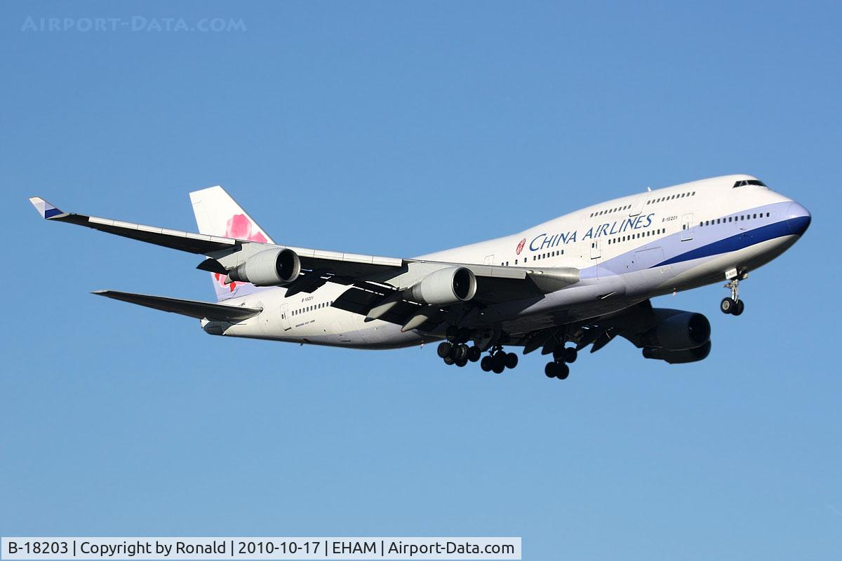B-18203, Boeing 747-409 C/N 28711, at spl