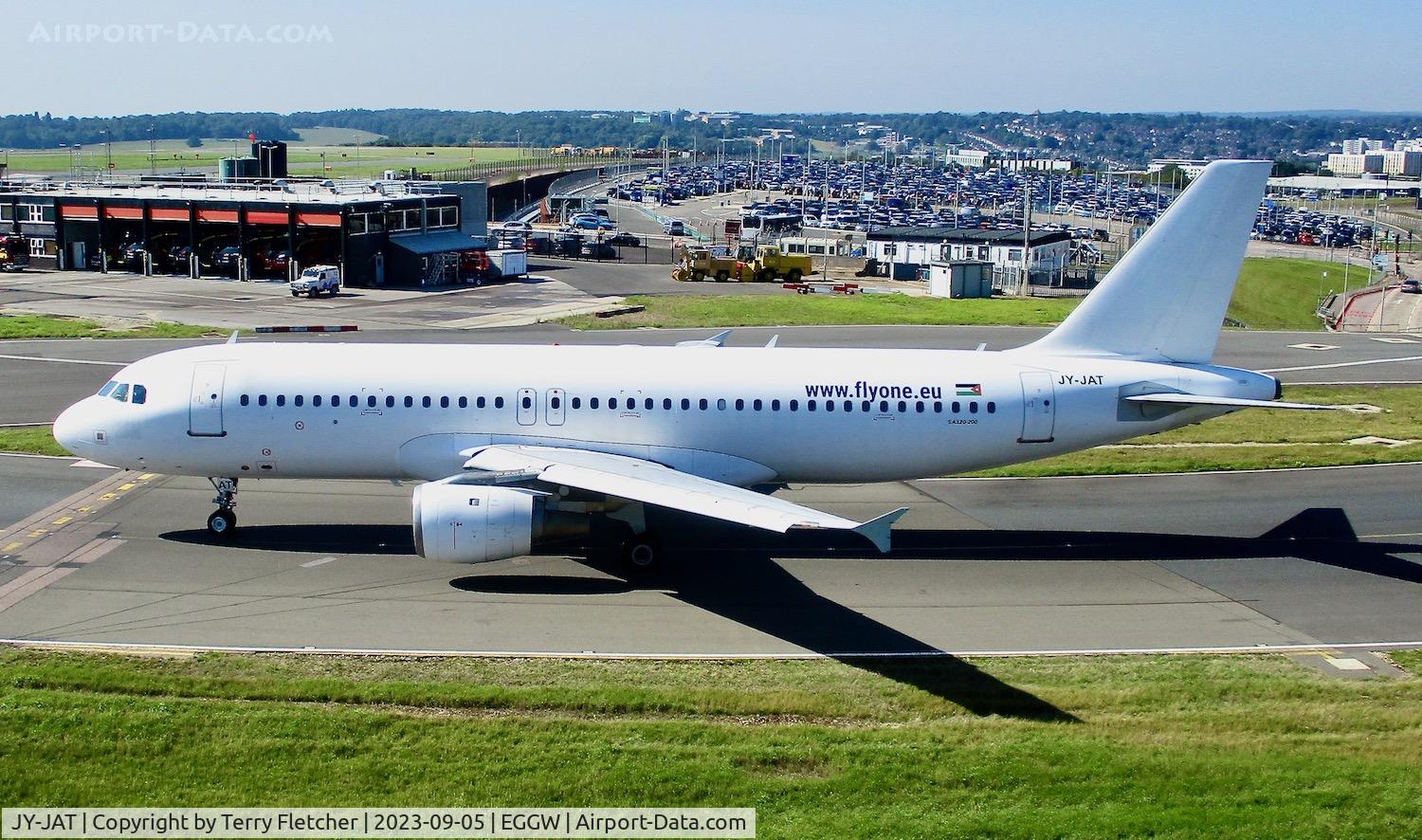 JY-JAT, 2003 Airbus A320-211 C/N 2061, At Luton Airport